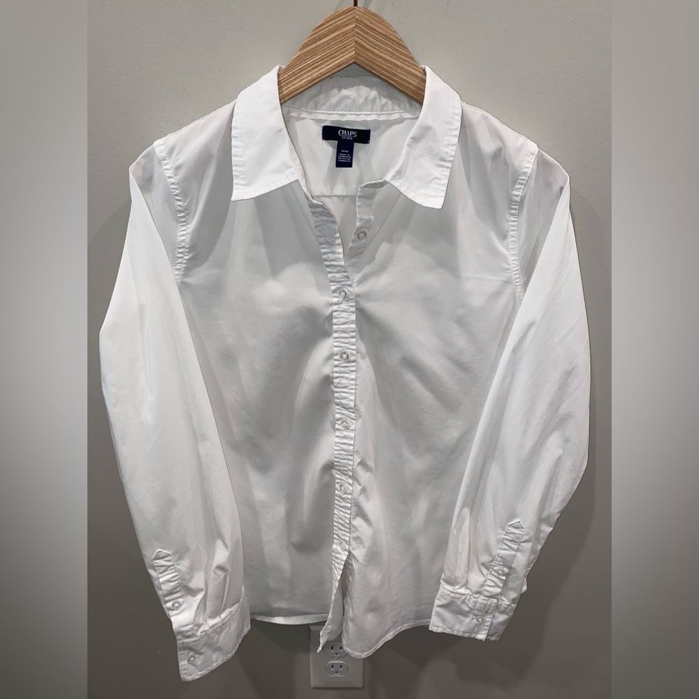 Chaps White Button-Up Collared Long Sleeve Top Women’s Medium Slim Fit